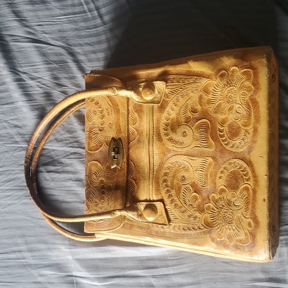 Leather Hand tooled boho bag. 1970s beautiful design. Great festival bag. - Picture 2 of 6